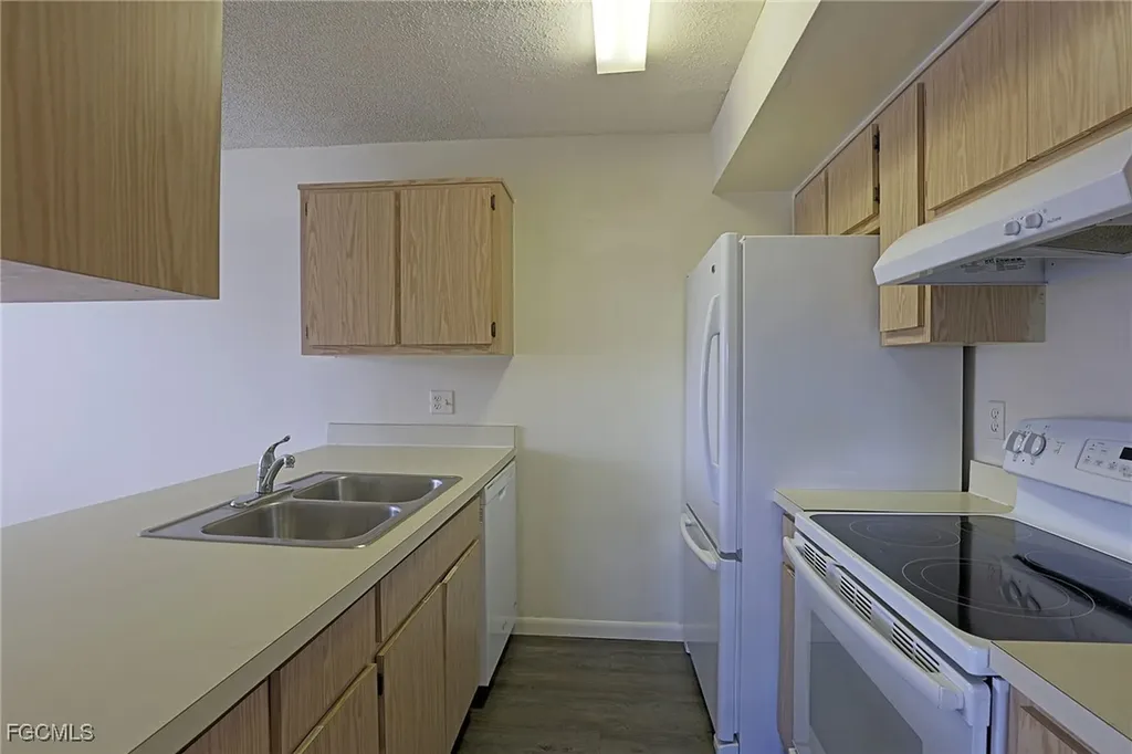 5274 Cedarbend Drive Fort Myers FL 33919