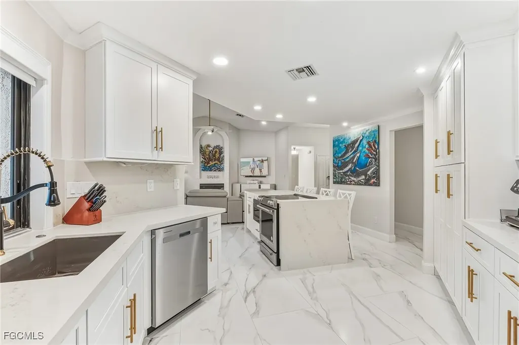 2318 SE 27th Street Cape Coral FL 33904