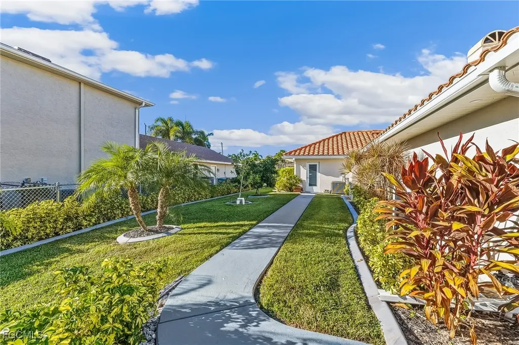2318 SE 27th Street Cape Coral FL 33904