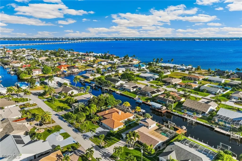 2318 SE 27th Street Cape Coral FL 33904