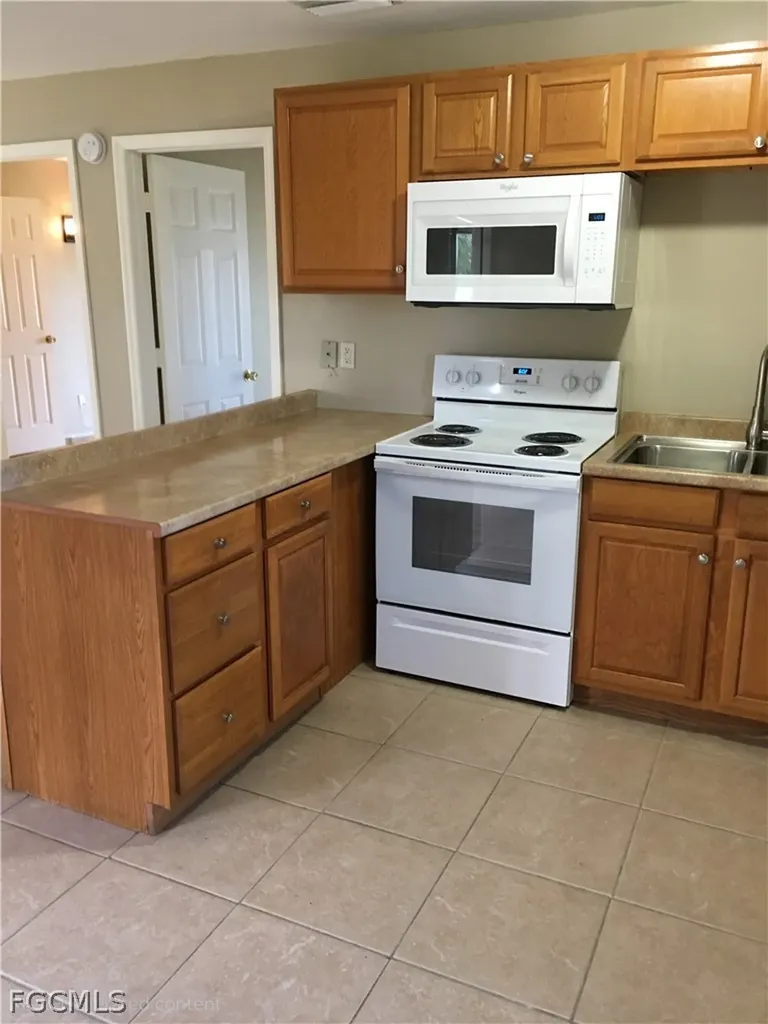 3829 SW 8th Court Cape Coral FL 33914