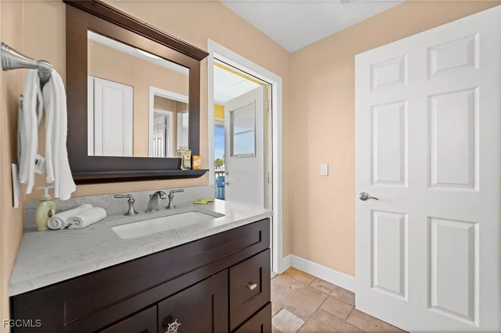 5420 Chiquita Boulevard S Cape Coral FL 33914