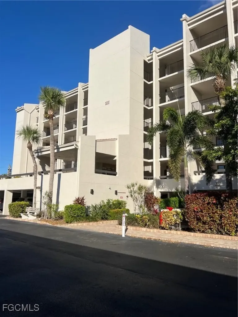4100 Steamboat Bend E Fort Myers FL 33919
