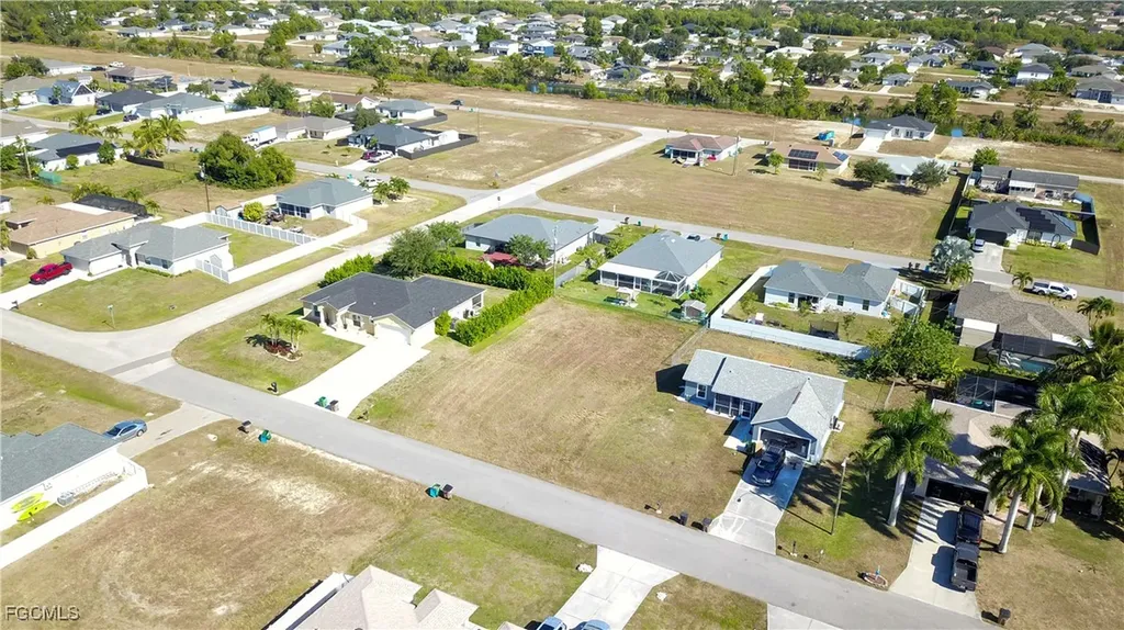 2825 NE 4th Place Cape Coral FL 33909