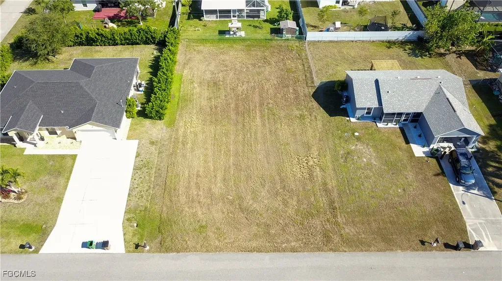 2825 NE 4th Place Cape Coral FL 33909