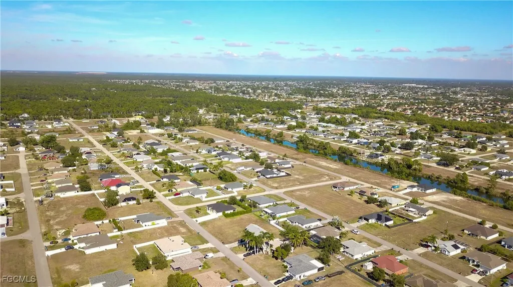 2825 NE 4th Place Cape Coral FL 33909