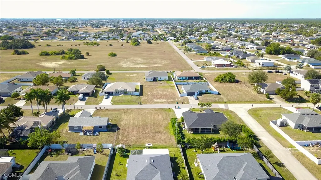 2825 NE 4th Place Cape Coral FL 33909