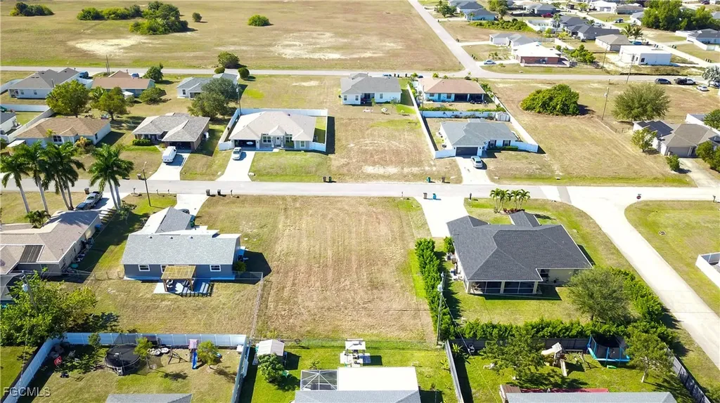 2825 NE 4th Place Cape Coral FL 33909