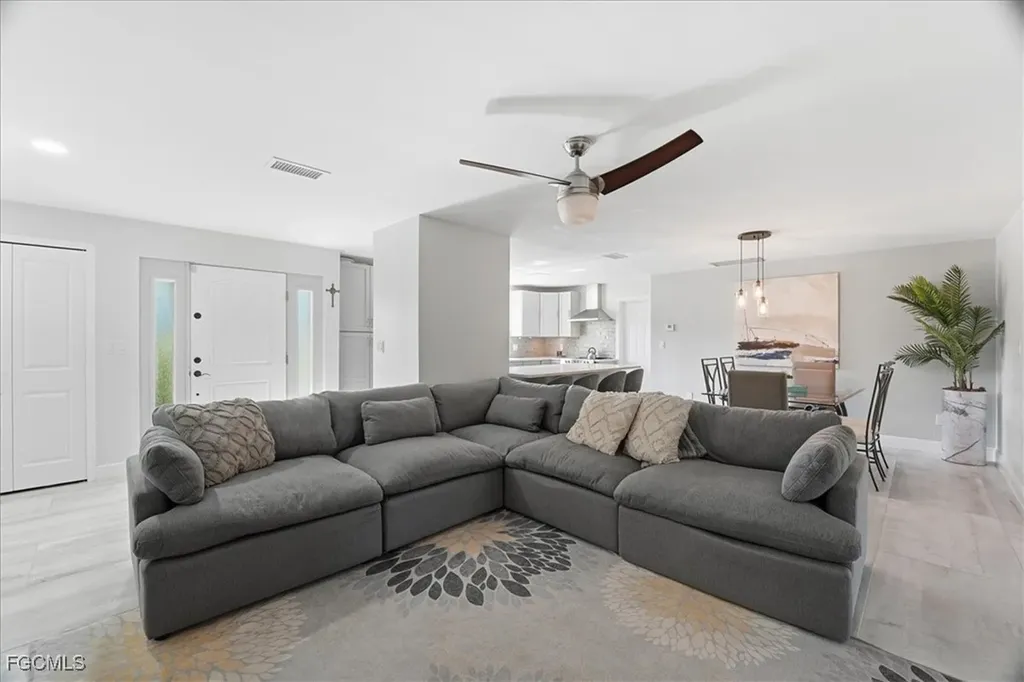 1023 El Valle Avenue Fort Myers FL 33919