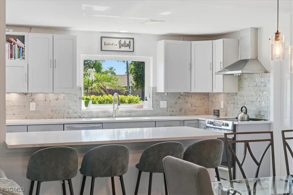 1023 El Valle Avenue Fort Myers FL 33919