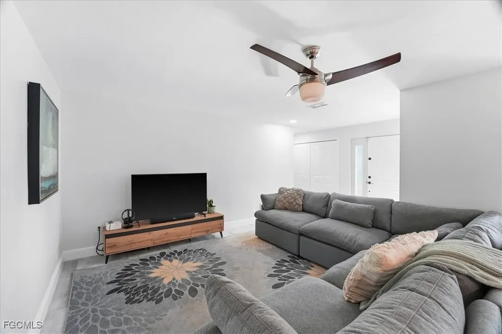 1023 El Valle Avenue Fort Myers FL 33919