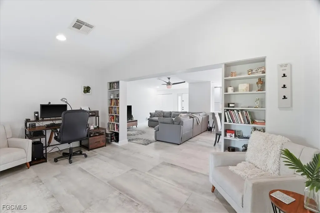 1023 El Valle Avenue Fort Myers FL 33919