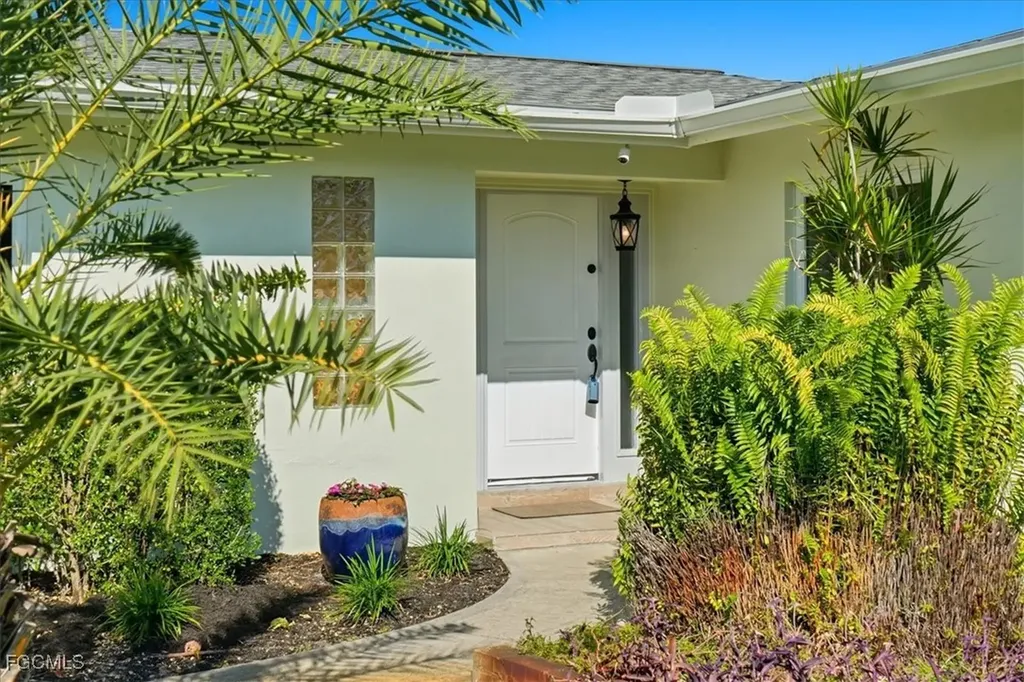 1023 El Valle Avenue Fort Myers FL 33919