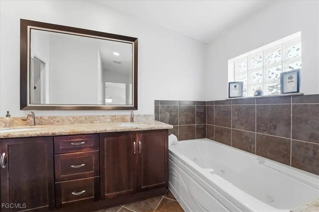 1023 El Valle Avenue Fort Myers FL 33919