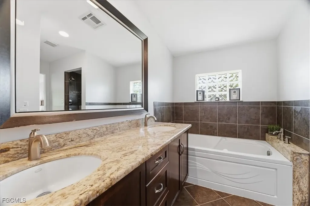 1023 El Valle Avenue Fort Myers FL 33919