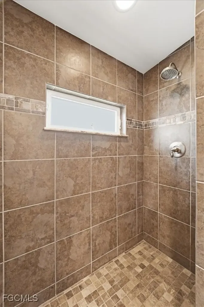 1023 El Valle Avenue Fort Myers FL 33919