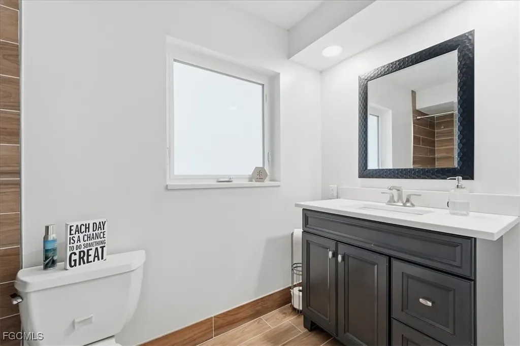 1023 El Valle Avenue Fort Myers FL 33919