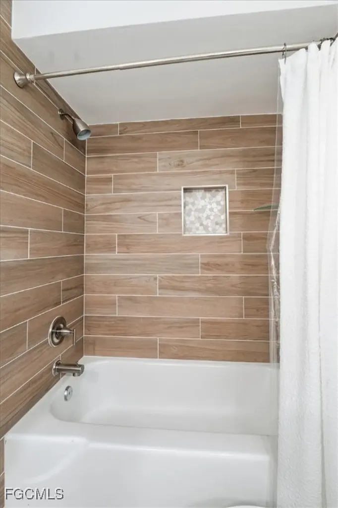 1023 El Valle Avenue Fort Myers FL 33919