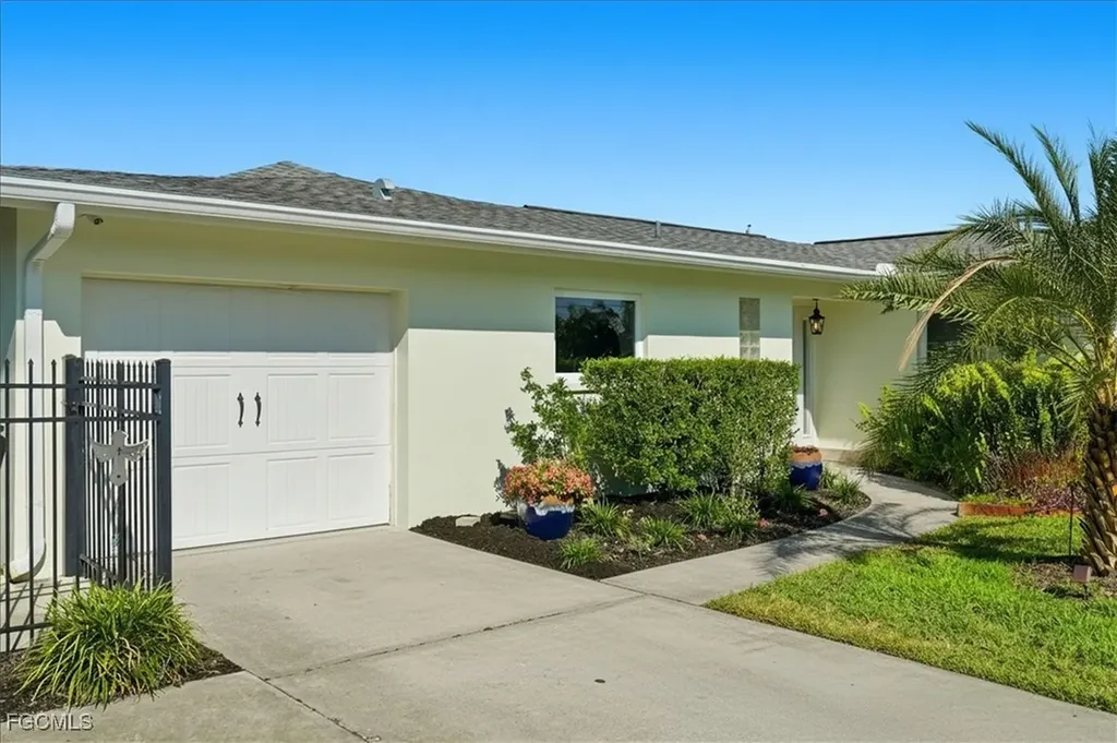 1023 El Valle Avenue Fort Myers FL 33919