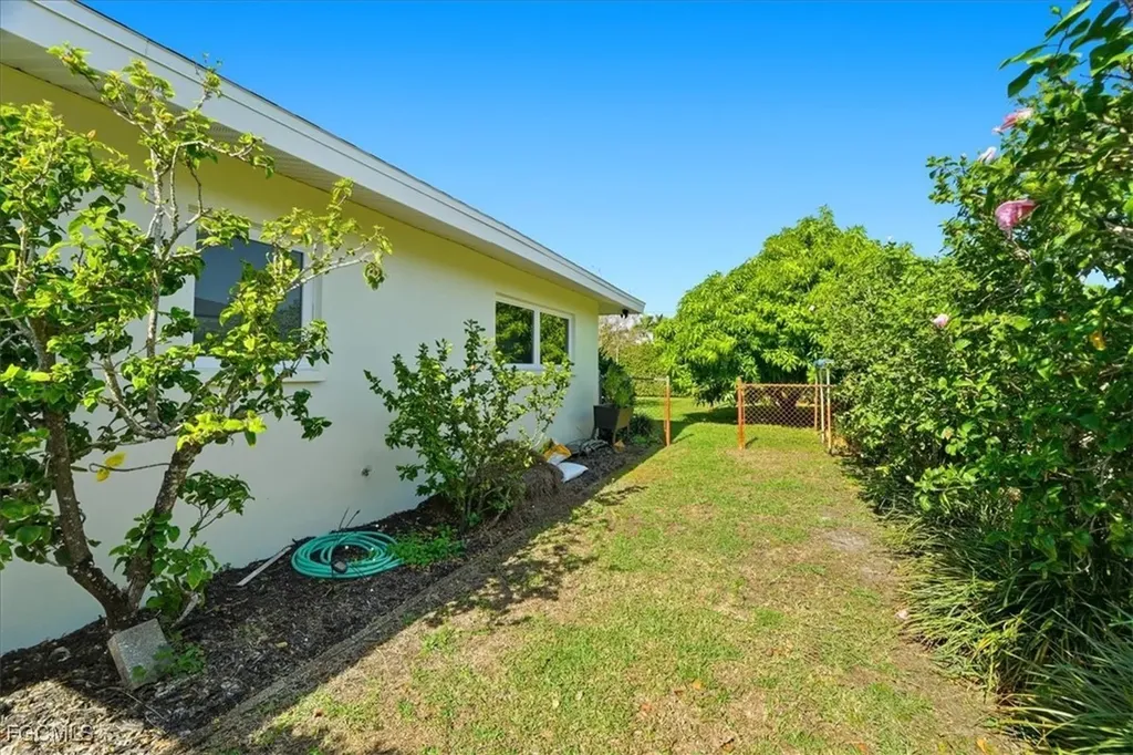 1023 El Valle Avenue Fort Myers FL 33919