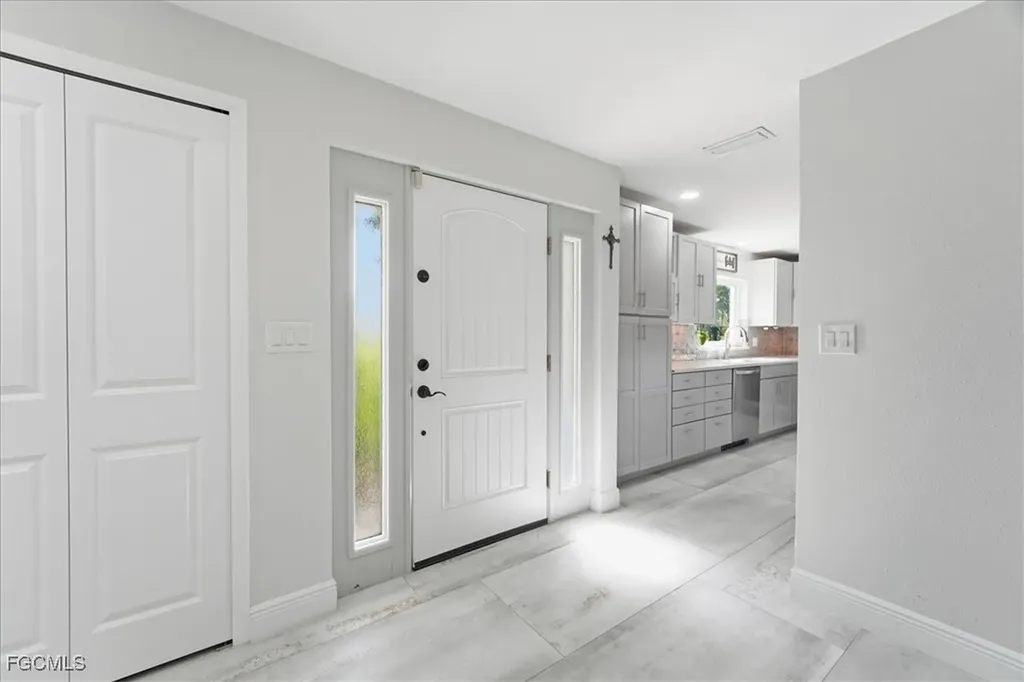 1023 El Valle Avenue Fort Myers FL 33919