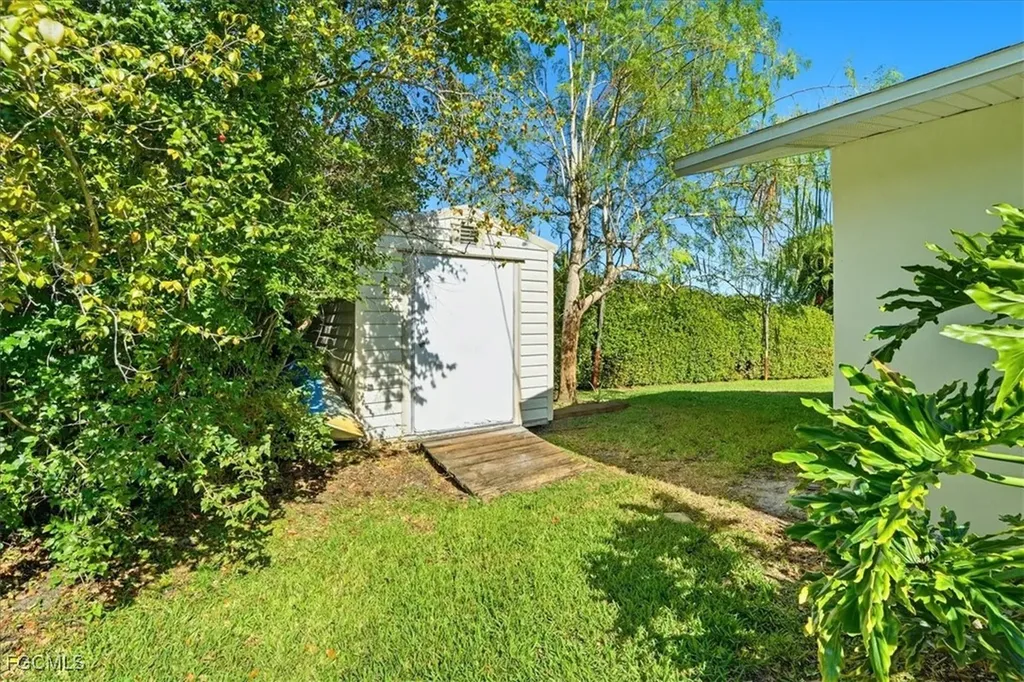 1023 El Valle Avenue Fort Myers FL 33919