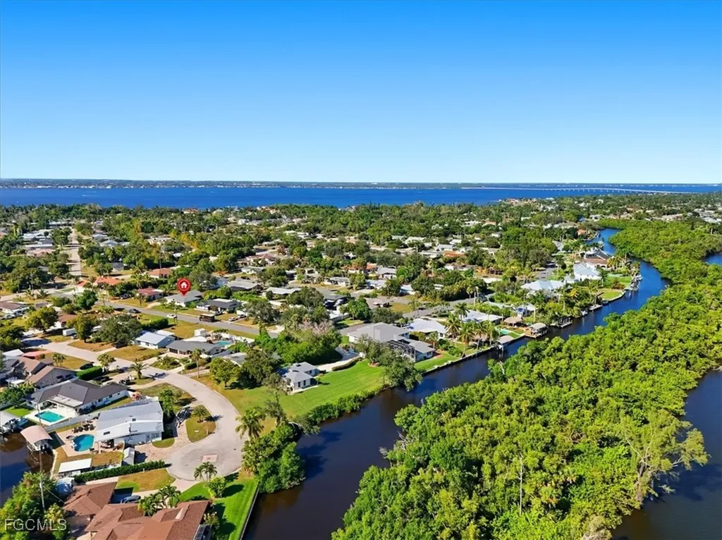 1023 El Valle Avenue Fort Myers FL 33919