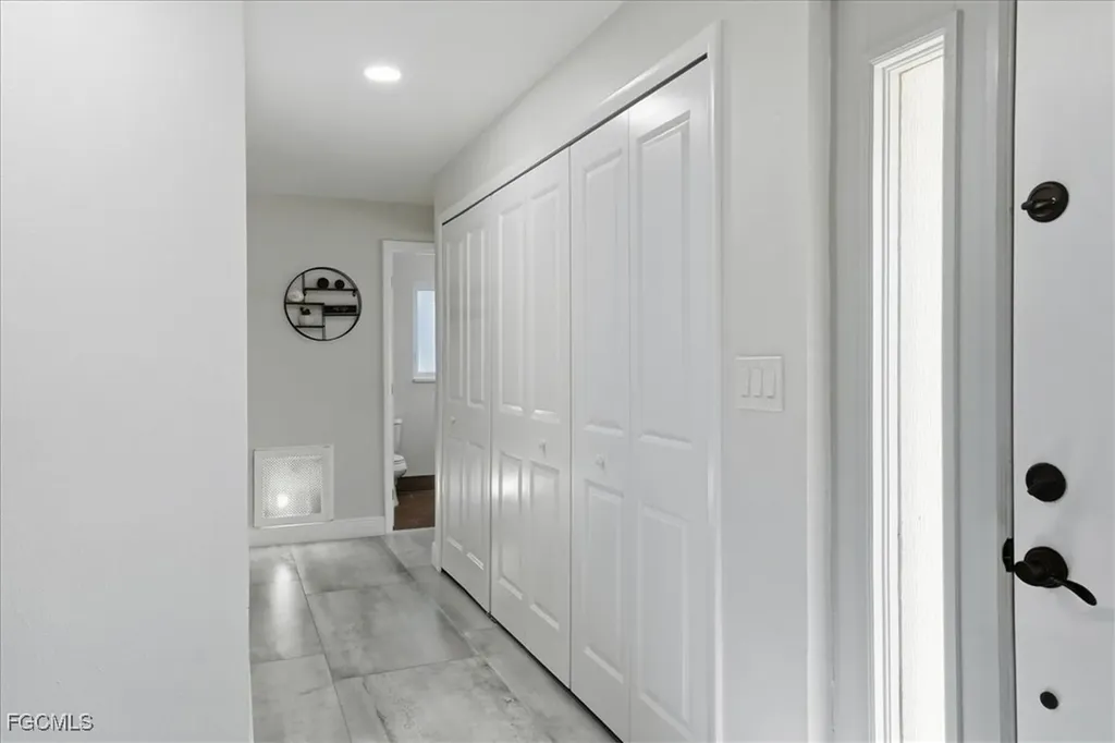 1023 El Valle Avenue Fort Myers FL 33919