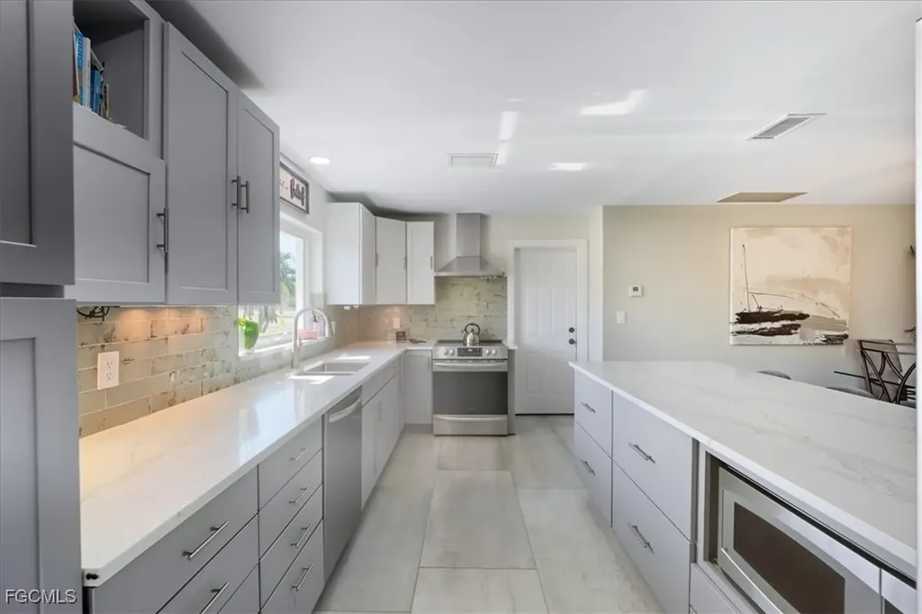 1023 El Valle Avenue Fort Myers FL 33919