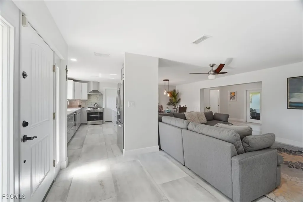 1023 El Valle Avenue Fort Myers FL 33919