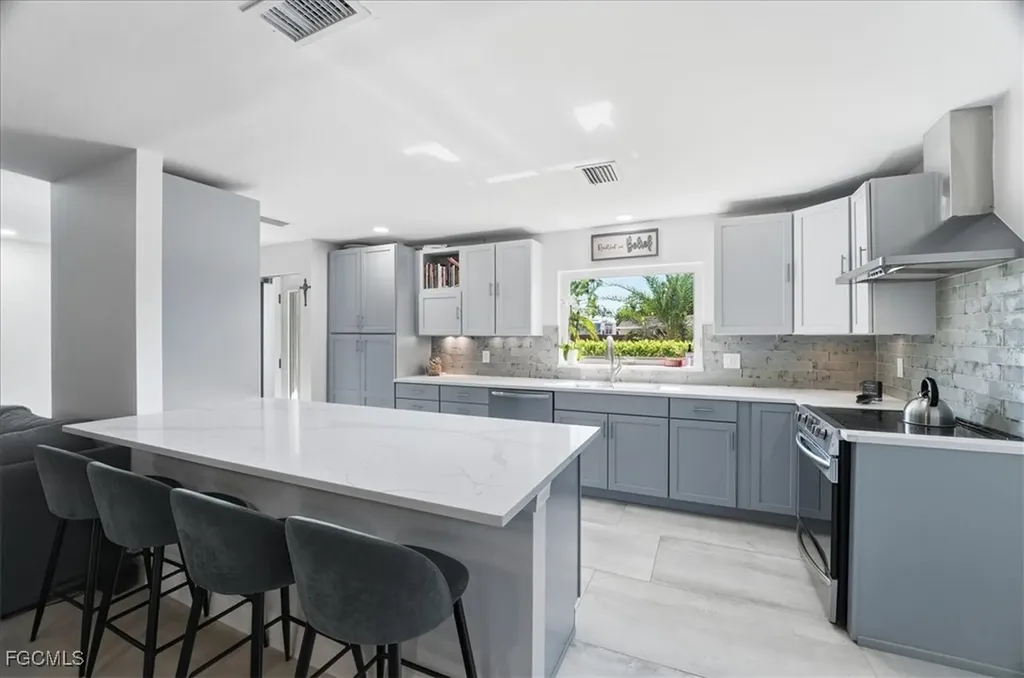 1023 El Valle Avenue Fort Myers FL 33919