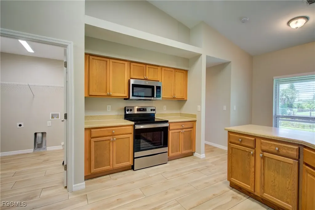 919 SW 15th Place Cape Coral FL 33991