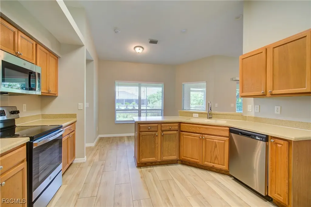 919 SW 15th Place Cape Coral FL 33991