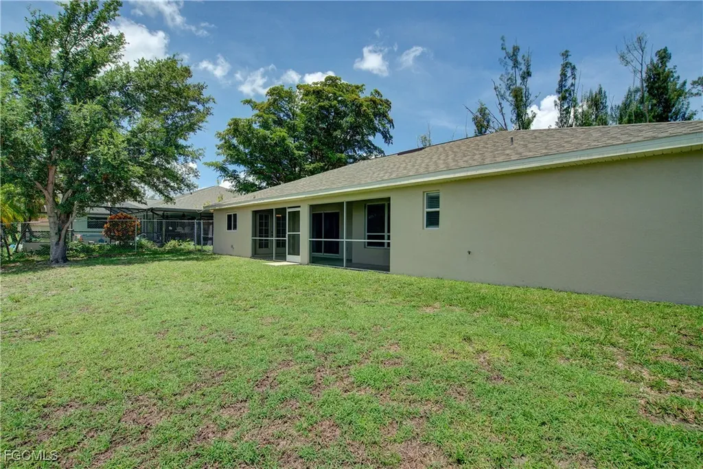 919 SW 15th Place Cape Coral FL 33991