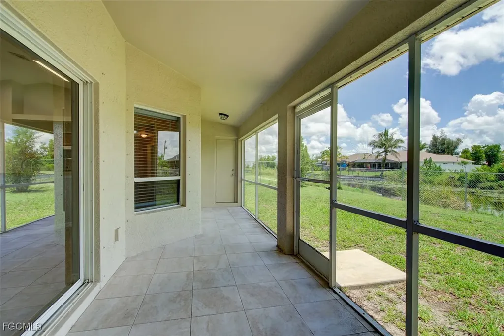 919 SW 15th Place Cape Coral FL 33991