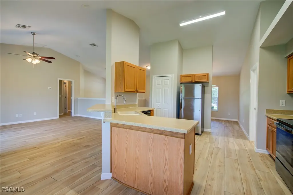 919 SW 15th Place Cape Coral FL 33991