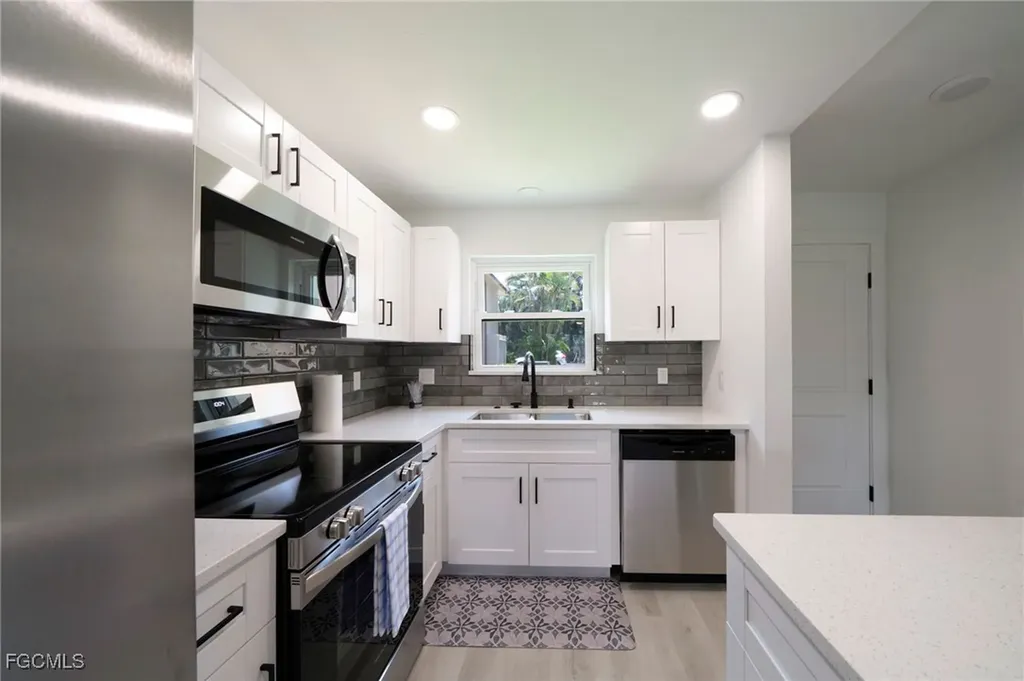 16881 Davis Road Fort Myers FL 33908