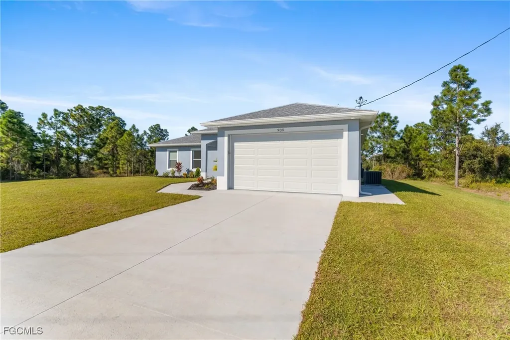 935 Elgin Street Lehigh Acres FL 33974