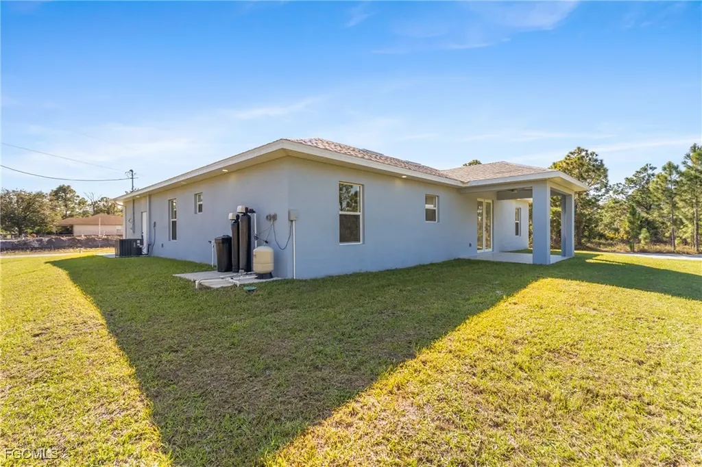 935 Elgin Street Lehigh Acres FL 33974