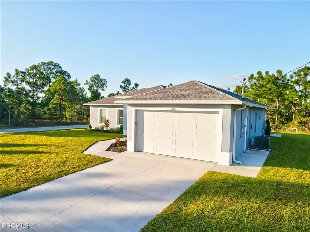 935 Elgin Street Lehigh Acres FL 33974