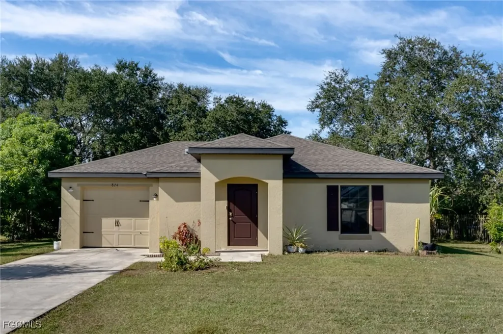 824 Umber Drive Fort Myers FL 33913