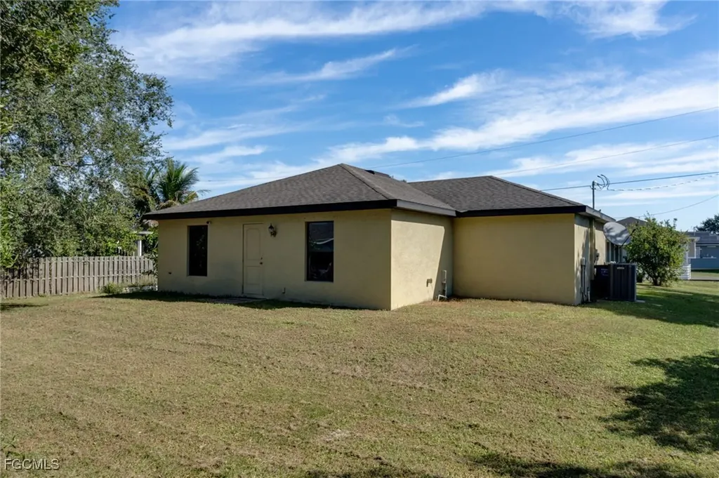 824 Umber Drive Fort Myers FL 33913