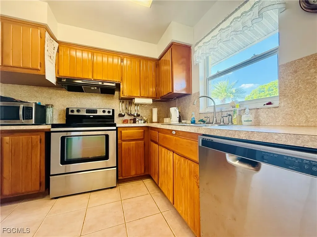 1418 SE 43rd Street Cape Coral FL 33904