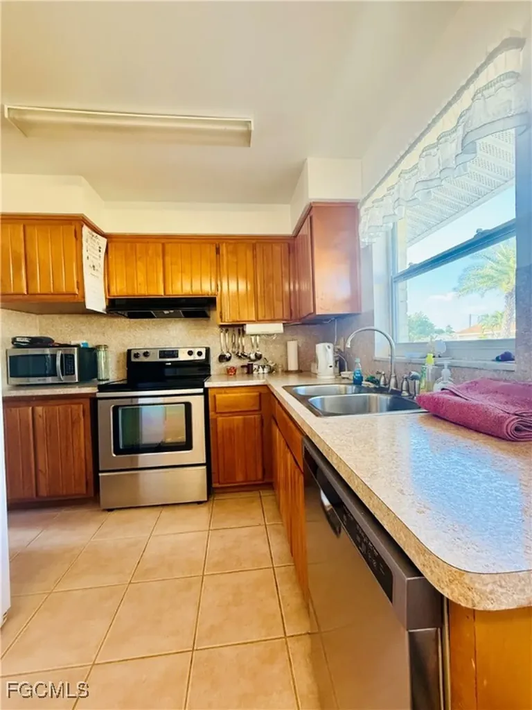 1418 SE 43rd Street Cape Coral FL 33904