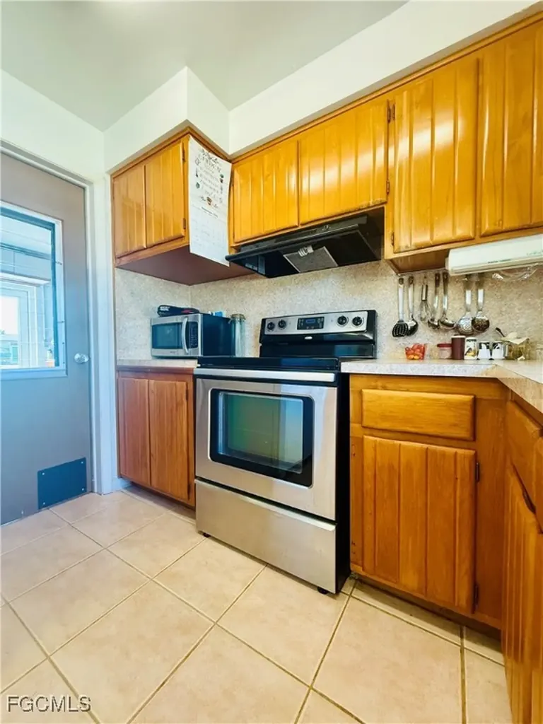 1418 SE 43rd Street Cape Coral FL 33904