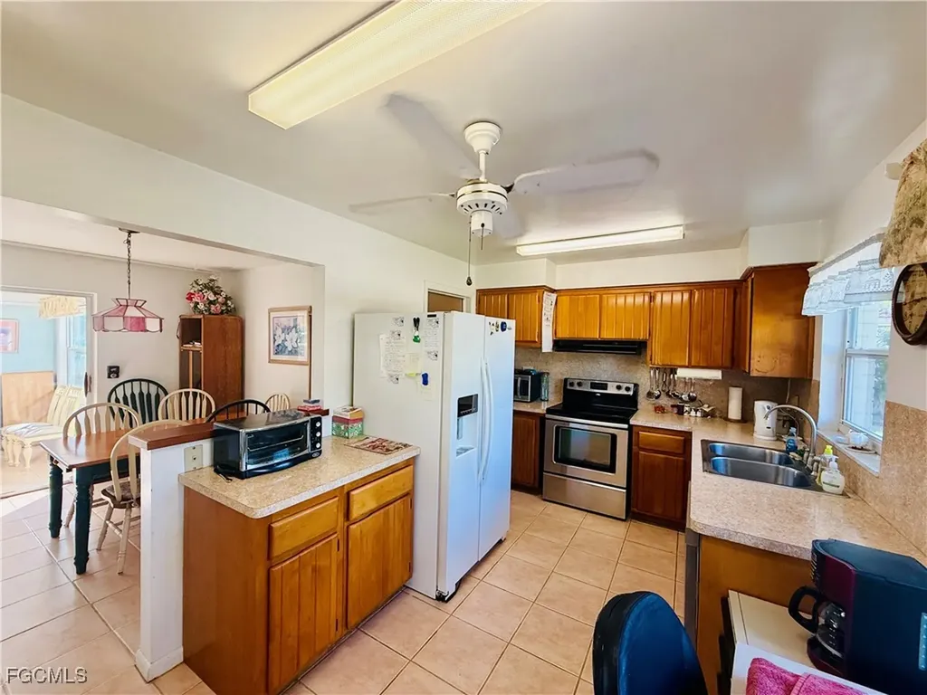 1418 SE 43rd Street Cape Coral FL 33904