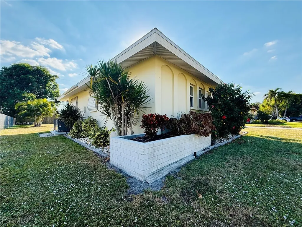 1418 SE 43rd Street Cape Coral FL 33904