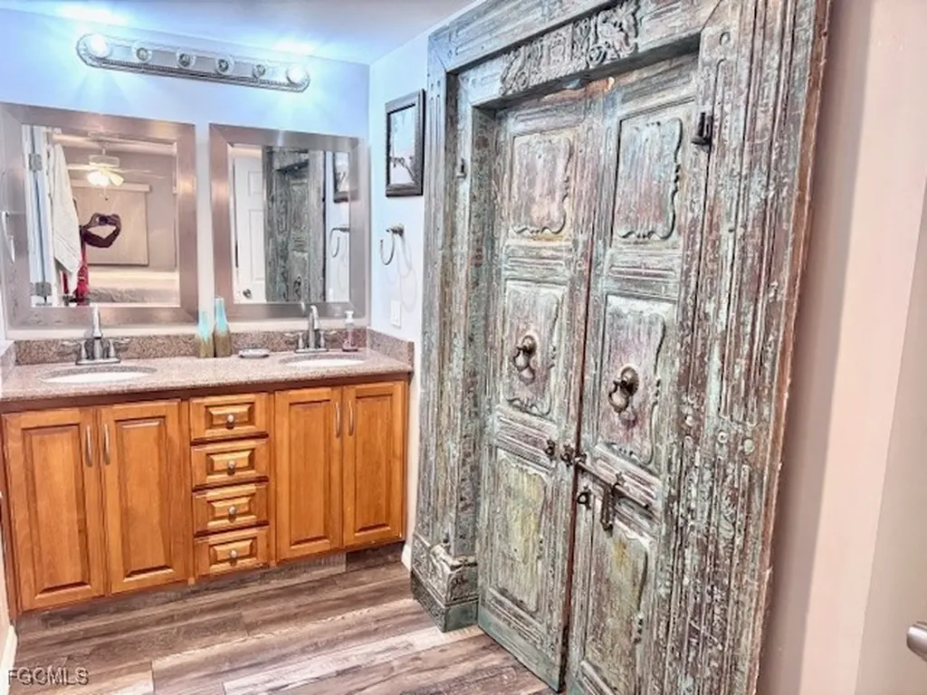 5545 Sir Walter Way North Fort Myers FL 33917