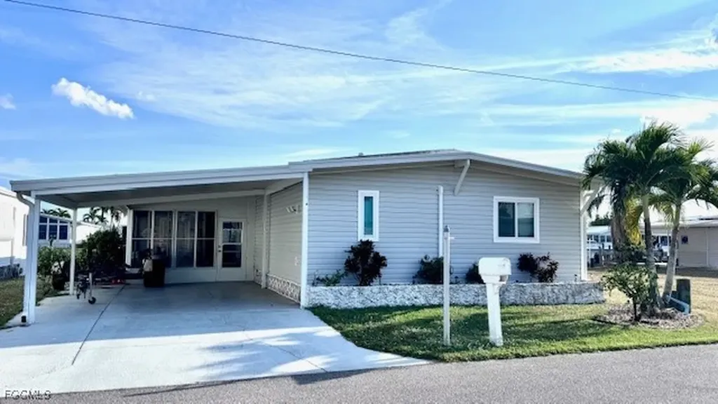 5545 Sir Walter Way North Fort Myers FL 33917