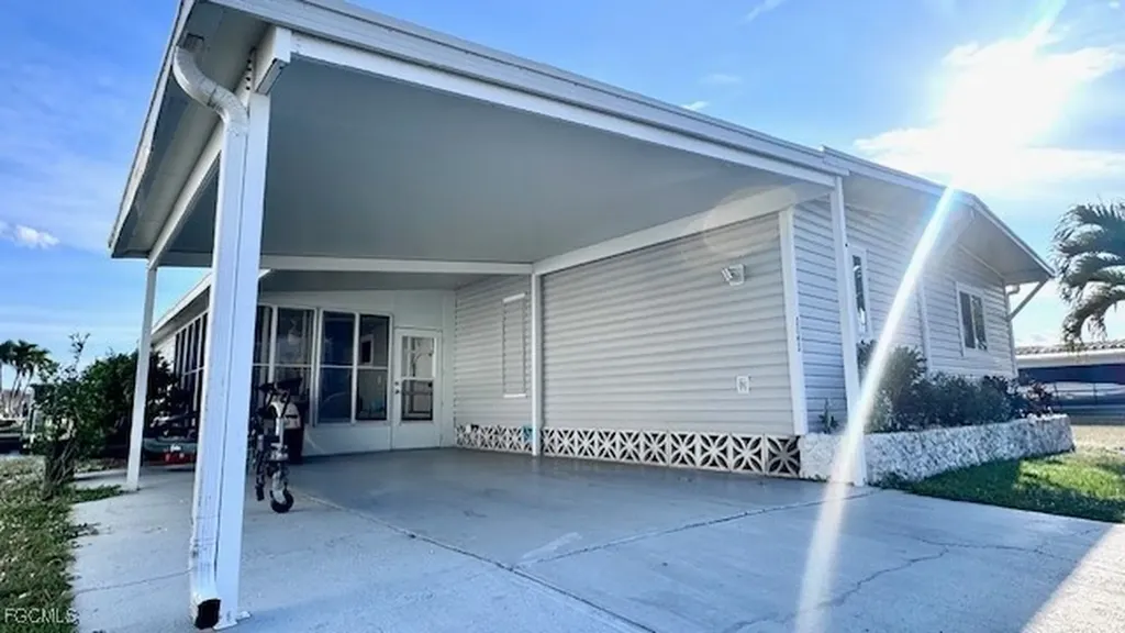 5545 Sir Walter Way North Fort Myers FL 33917